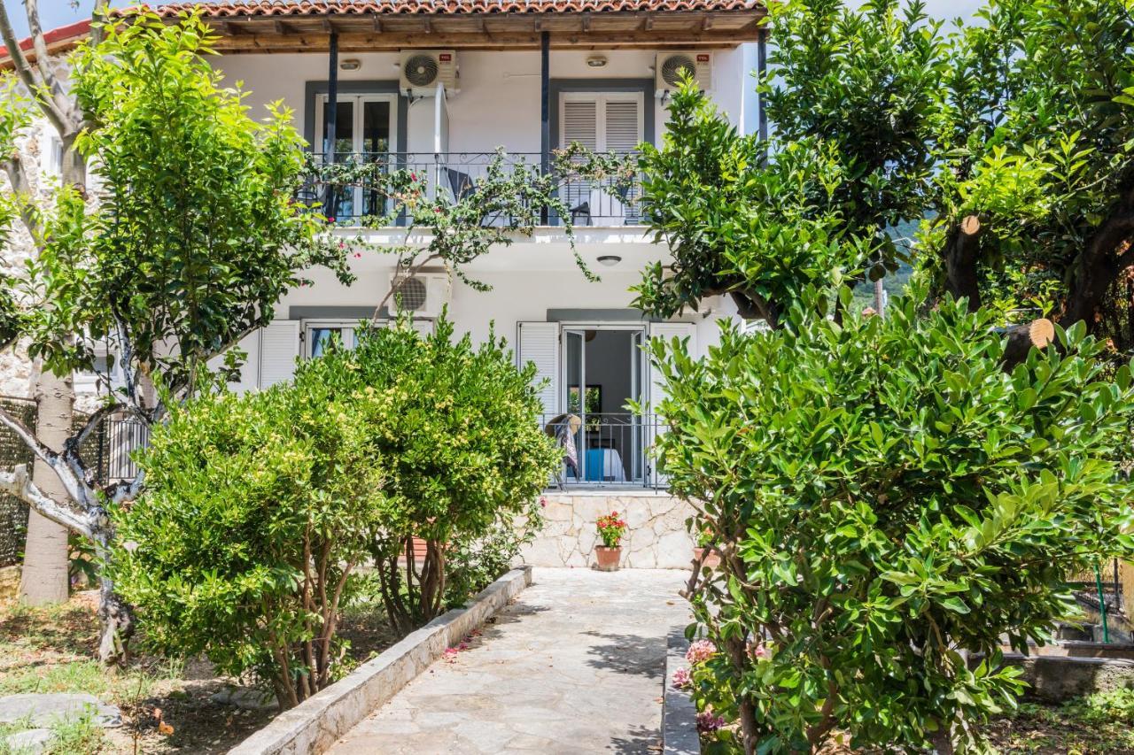 Irini Apartments And Studios Agios Gordios  Esterno foto