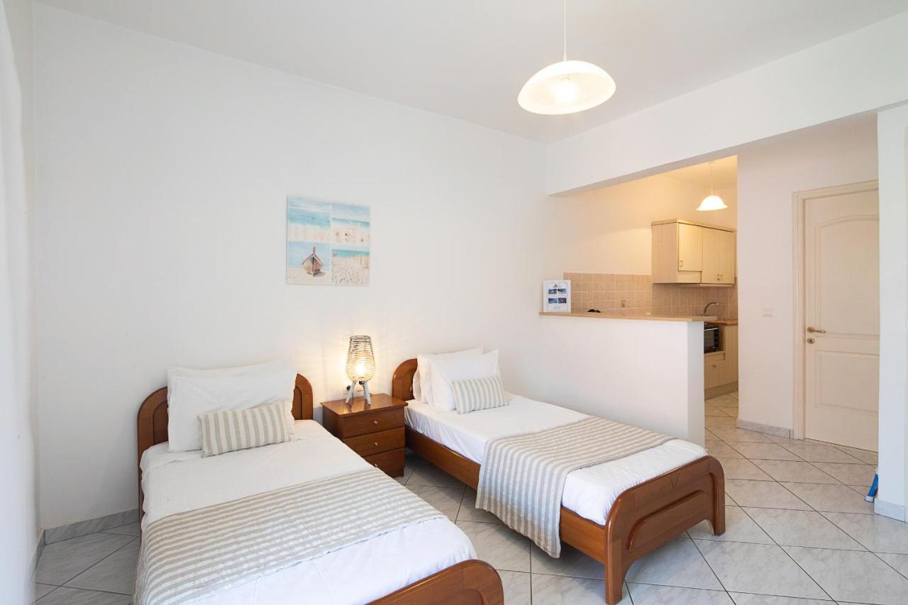 Irini Apartments And Studios Agios Gordios  Esterno foto